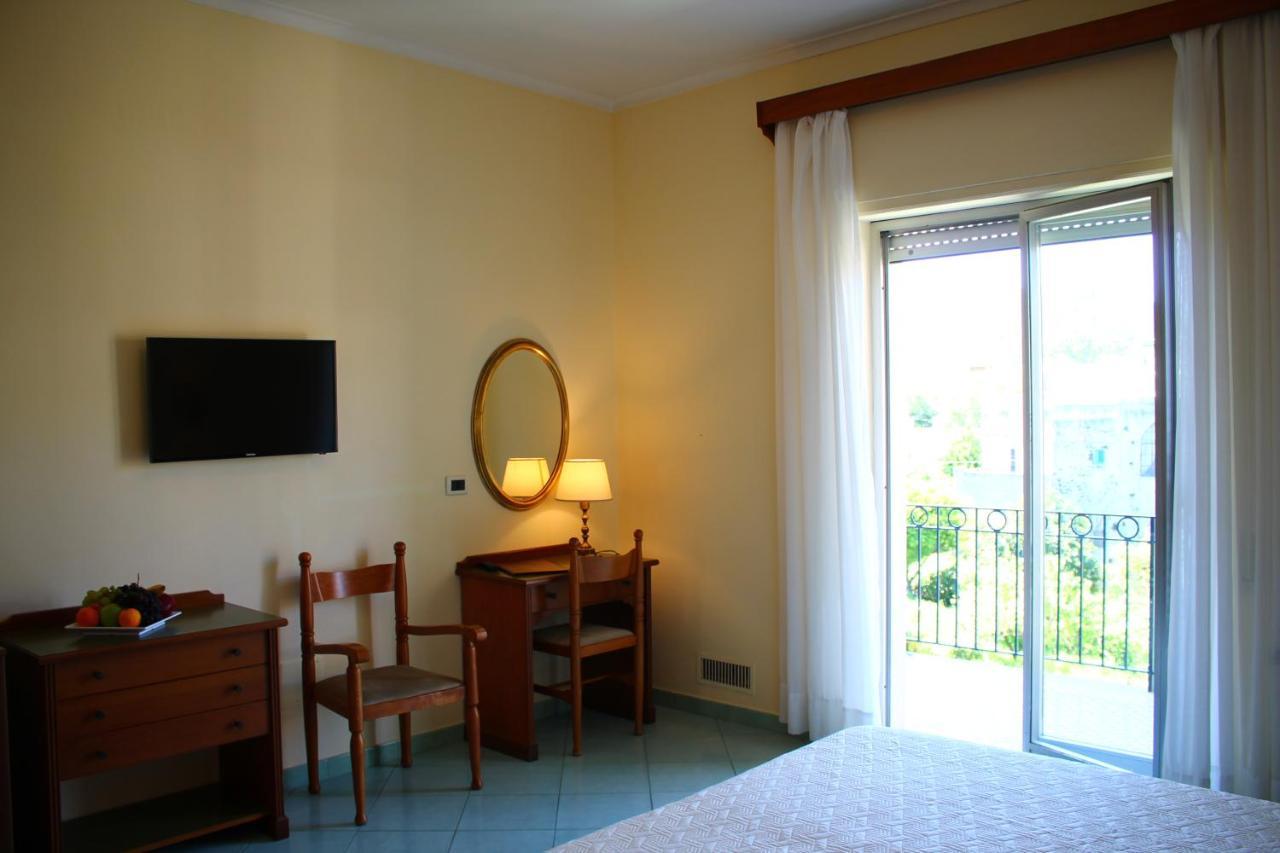 Hotel Terme Alexander Іскія Екстер'єр фото