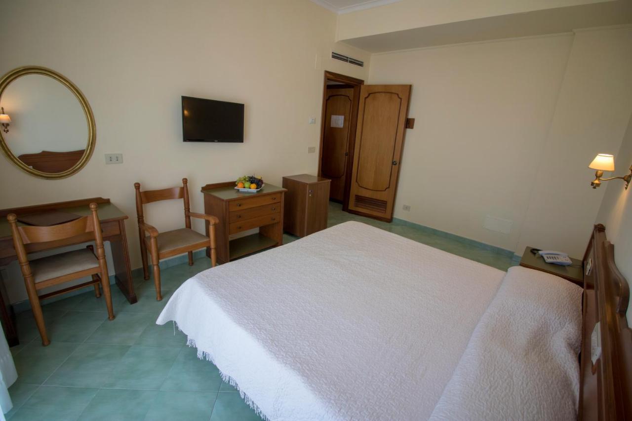 Hotel Terme Alexander Іскія Екстер'єр фото
